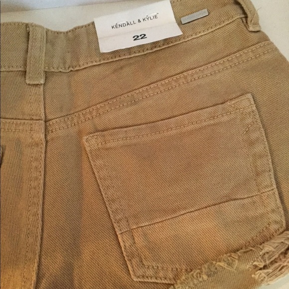 ❄️NWT size 22 kendall+Kylie shorts khaki - Picture 5 of 6